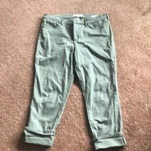 Women’s size 16 crop denim pants.